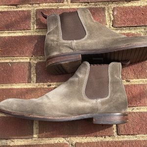 Frye Chelsea Boots suede gray size 10.